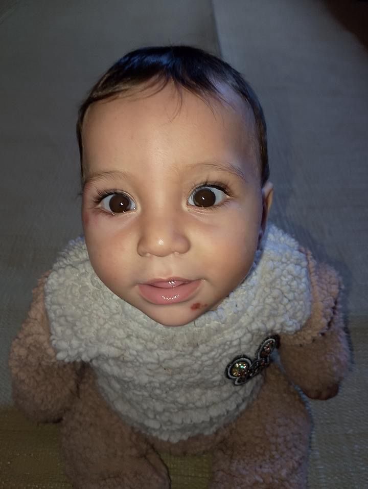 Noen la denne gutten i en pappeske ved en søppelhaug. Det skulle forandre to liv.