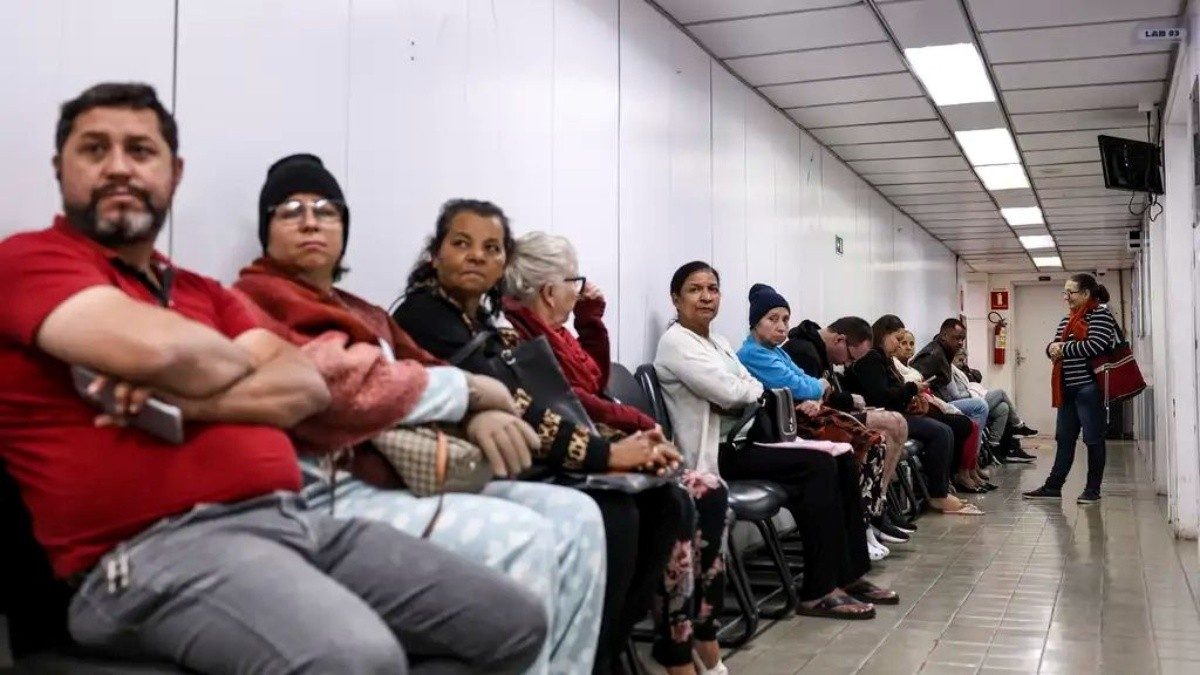 IA vai decidir sua vez na fila do SUS? Propostas de candidatos da esquerda à direita não são simples de implementar