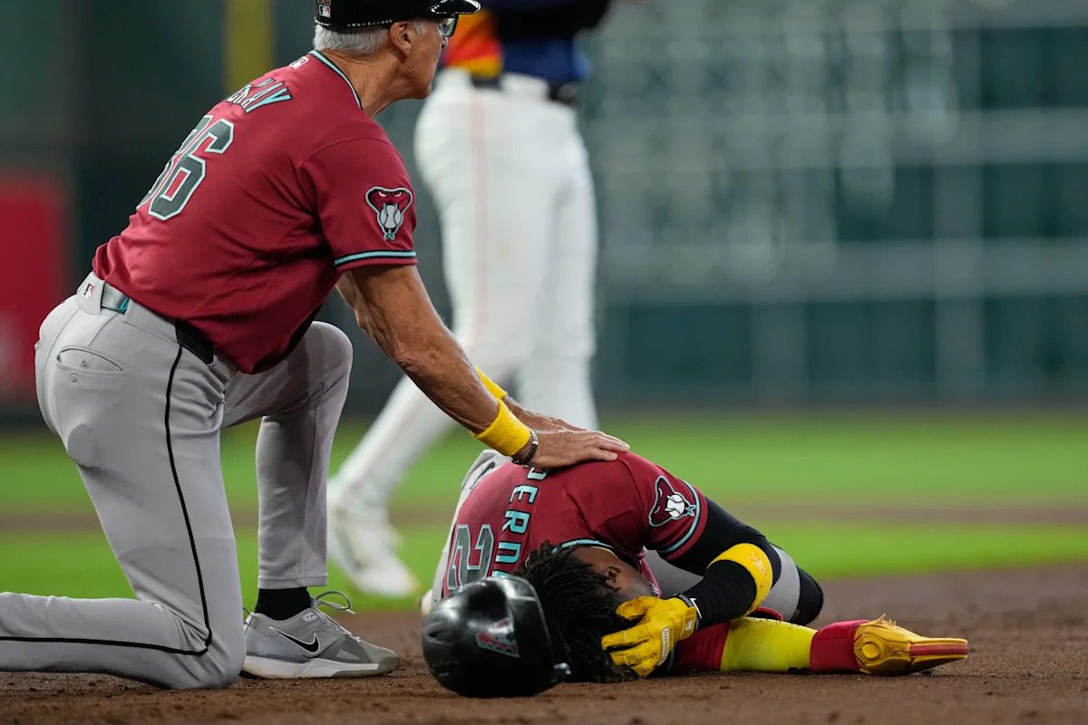Diamondbacks' Geraldo Perdomo leaves game vs. Astros after taking line drive to his helmet