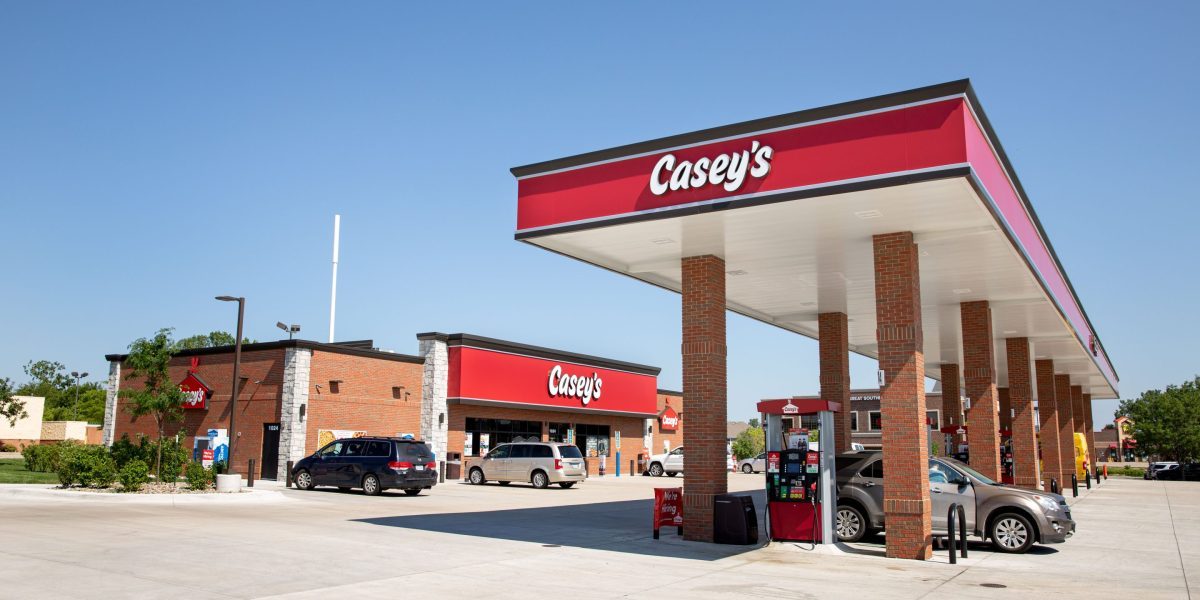Casey’s quietly became America’s fifth-largest pizza chain. Meet the Fortune 500 gas station Gen Z can’t stop posting a…