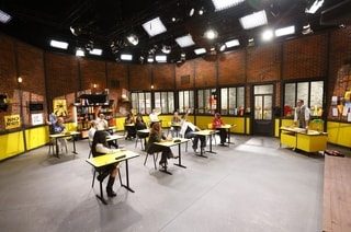 « Qui sera le plus nul ? » : TF1 déprogramme l’émission de Camille Combal pendant plusieurs semaines, voici pourquoi
