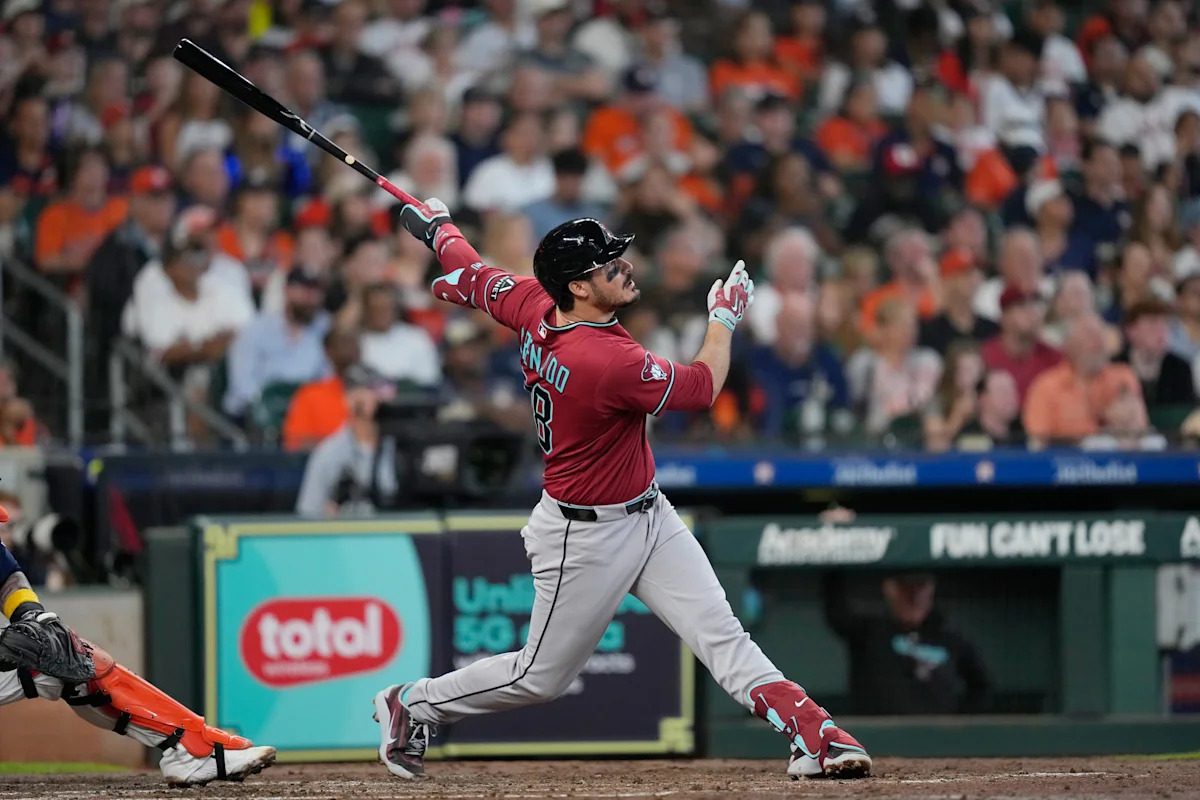 Nolan Arenado’s 2-run homer lifts the Diamondbacks past the Astros 3-2