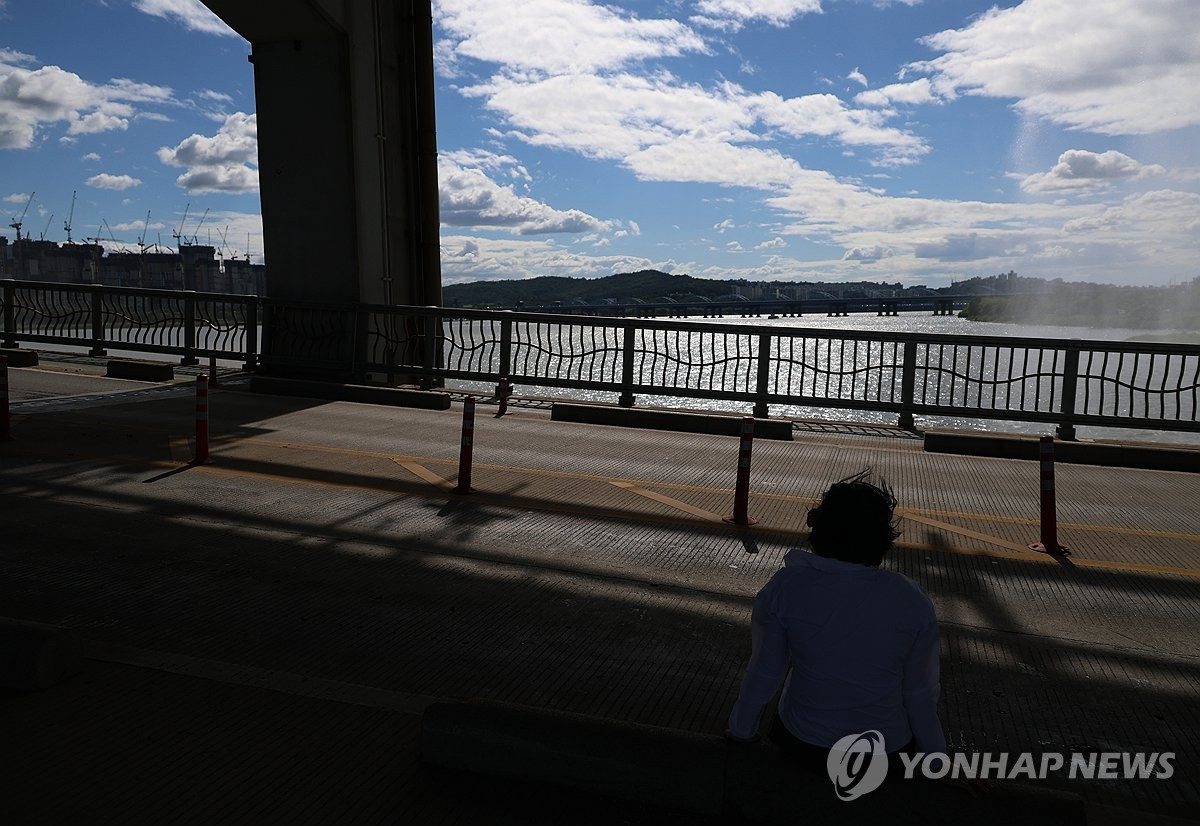 충북 대체로 맑고 오후까지 강한 바람…낮 최고 28도
