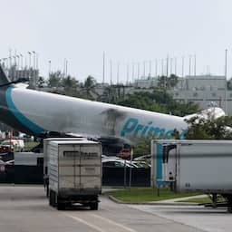 Vrachtvliegtuig schiet van landingsbaan in Miami, zeker vijf doden