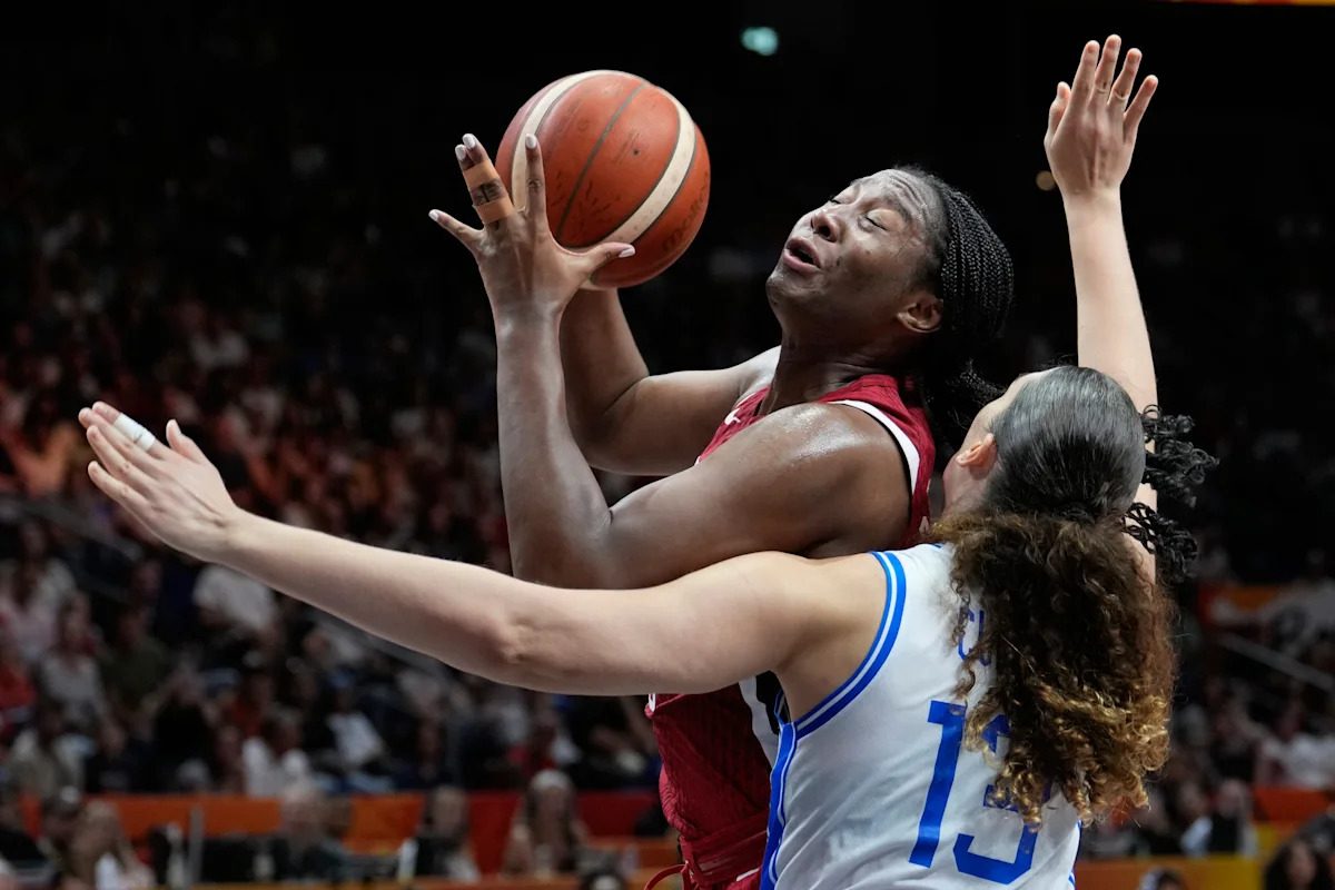 A gritty late surge lifts the US past Italy 55-52 in its toughest World Cup test in years