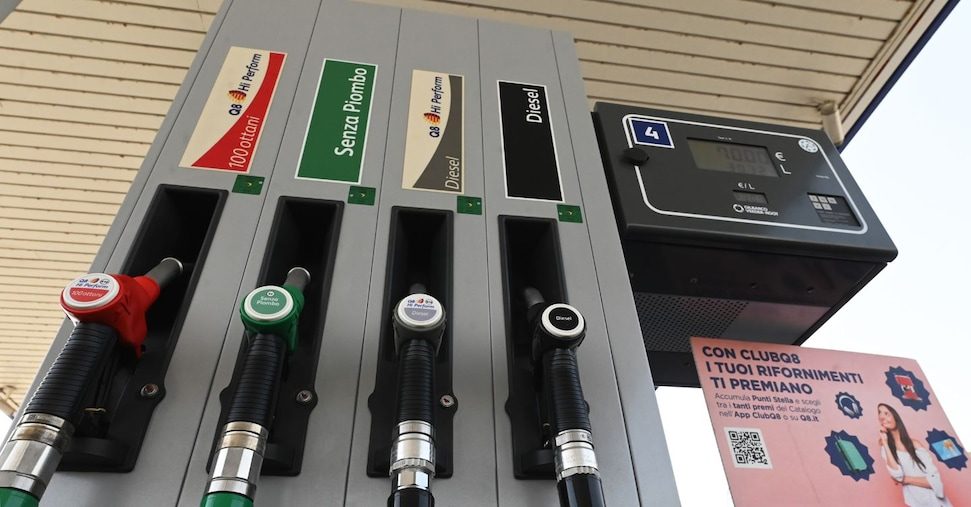 Carburanti, Urso e Pichetto convocano operatori raffinerie: aumentare la produzione