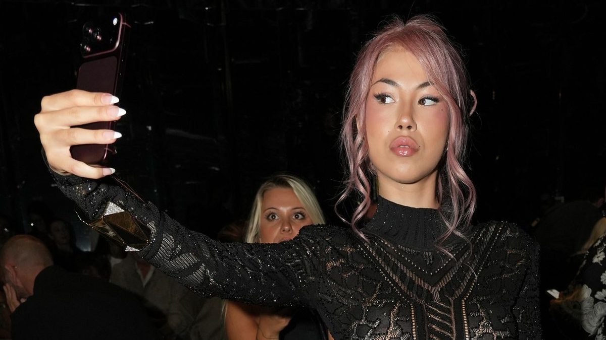 Milano Fashion Week: il liscio da «brava ragazza» di Chiara Ferragni da Prada e gli altri beauty look delle star in fro…