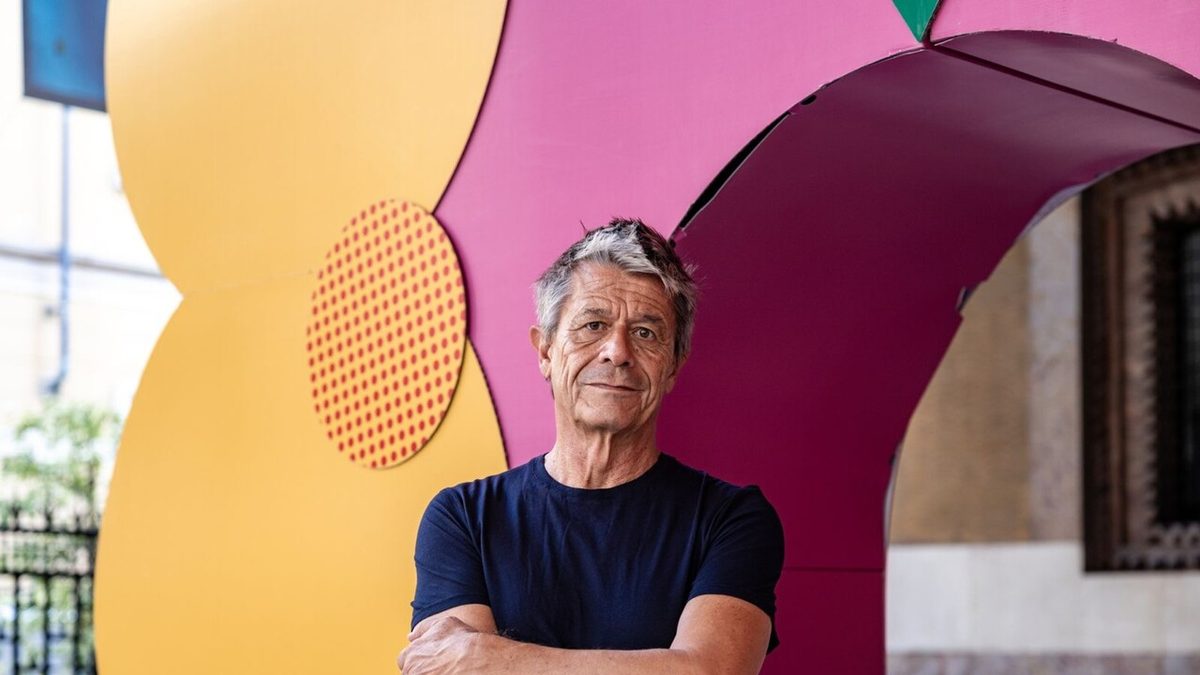 Emmanuel Carrere, 'le democrazie stanno crollando come un domino, fa paura'