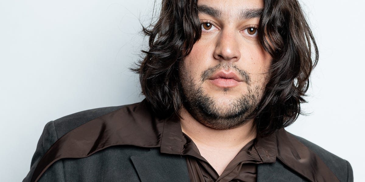 Carlos González, actor de 'La bola negra': "Sigue doliendo ser quien eres. Esa bola negra que venimos arrastrando es un…
