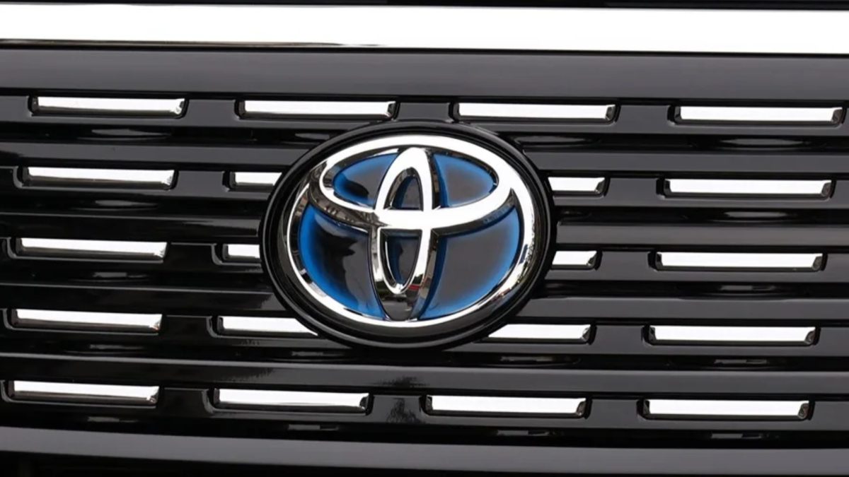 Toyota integra 400.000 robots en sus fábricas, pide a los trabajadores humanos que los entrenen y prometen que no le su…