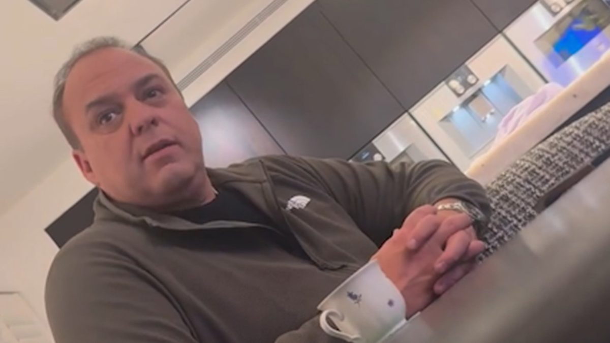 Frans Bauer boos op zoon: ‘Wat zit je nou met een grijns te lachen?’