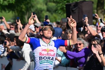 Remco Evenepoel toont vorm richting WK: Belg juicht in GP van Québec