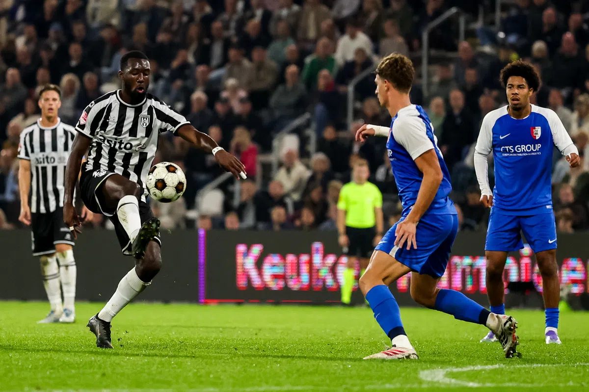 Heracles komt De Wit-tweeling te boven en blijft foutloos