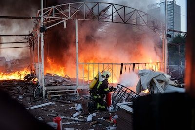 Russische aanvallen treffen Kiev op klaarlichte dag: 7 doden en 59 gewonden - Poetin ontkent dat Kremlin oorlog met Eur…