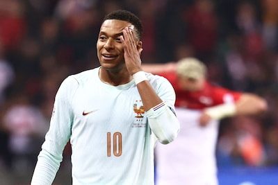 LIVE. Daar is de eerste goal van Frankrijk onder Zinedine Zidane! Kylian Mbappé trapt ‘Les Bleus’ op voorsprong