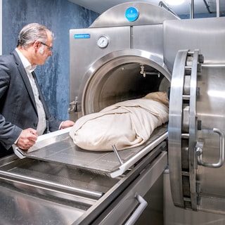 Kabinet vernieuwt Wet op de lijkbezorging: naast begraven en cremeren wordt resomeren ook toegestaan