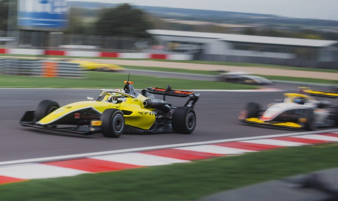 'F1 드라이버 도전' 이규호, GB3 6R서 선전…3경기 모두 톱10
