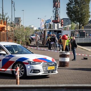 Man doodgeschoten op vol terras in Noord, slachtoffer was medewerker gevangenis Zaanstad