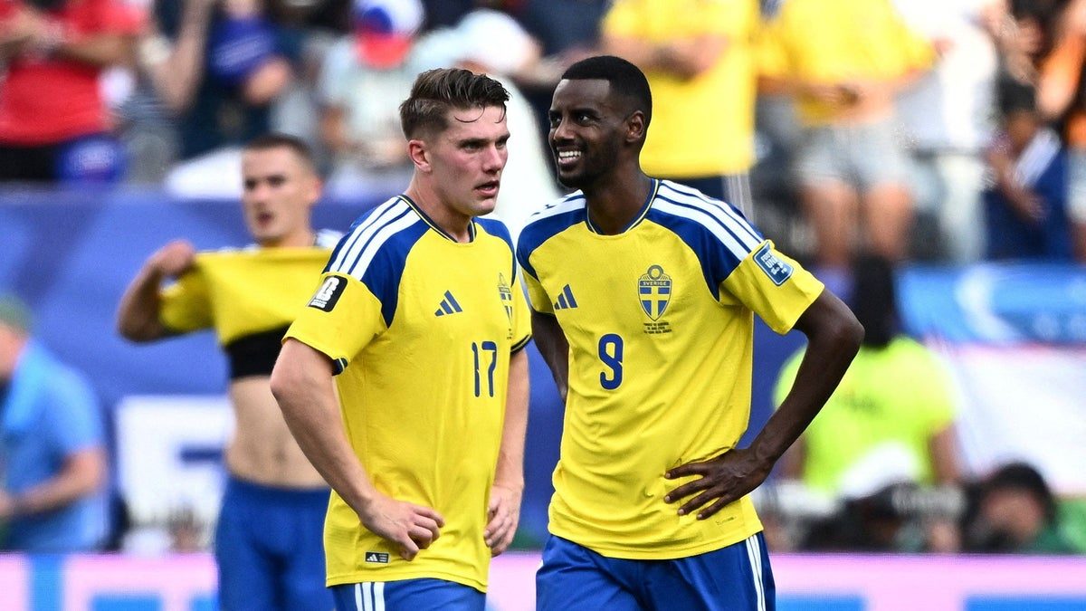 Fotbollsherrarna möter Rumänien – första matchen efter VM