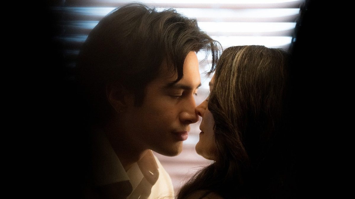 Hudson Williams & Carrie-Anne Moss Get Steamy in New ‘Yaga’ Trailer – Watch Now!