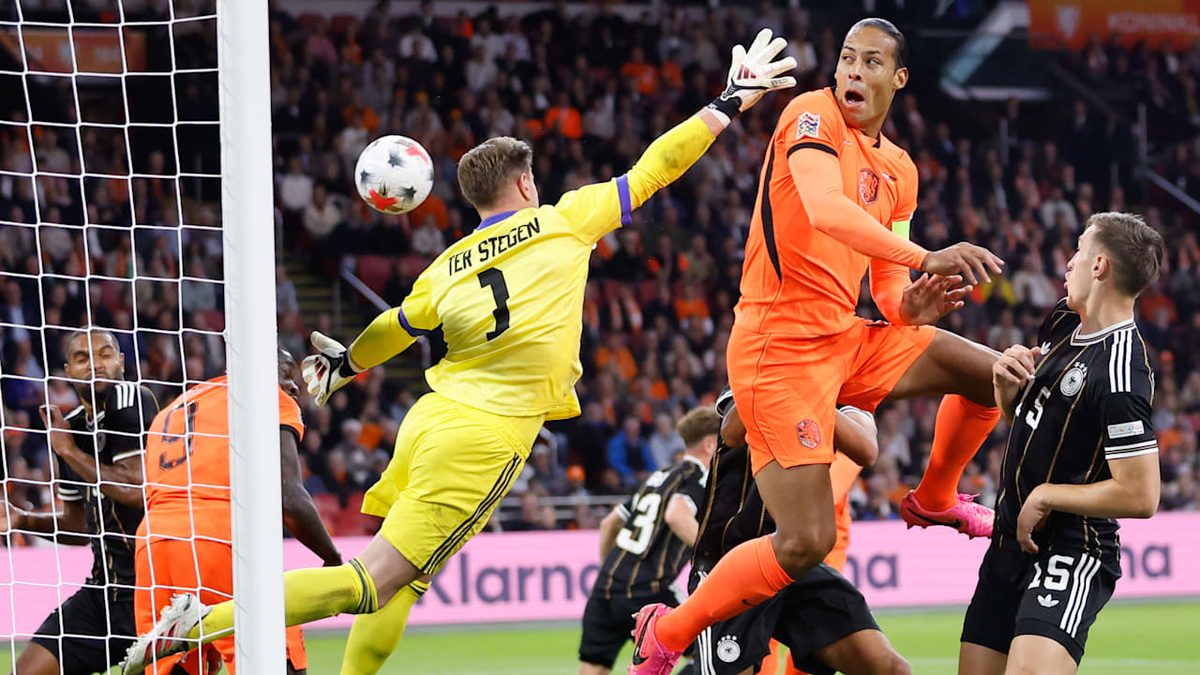 Es war kein Foul! - Warum das Holland-Tor wirklich nicht zählte