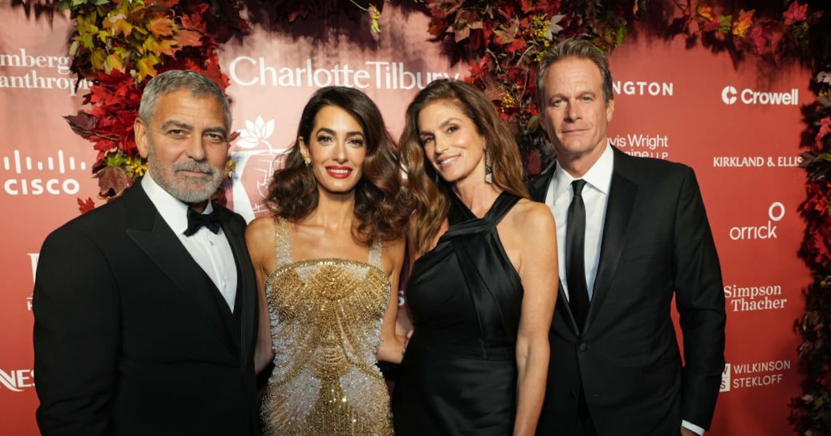 George & Amal Clooney sind in Schichten für Cindy Crawford & Rande Gerber da