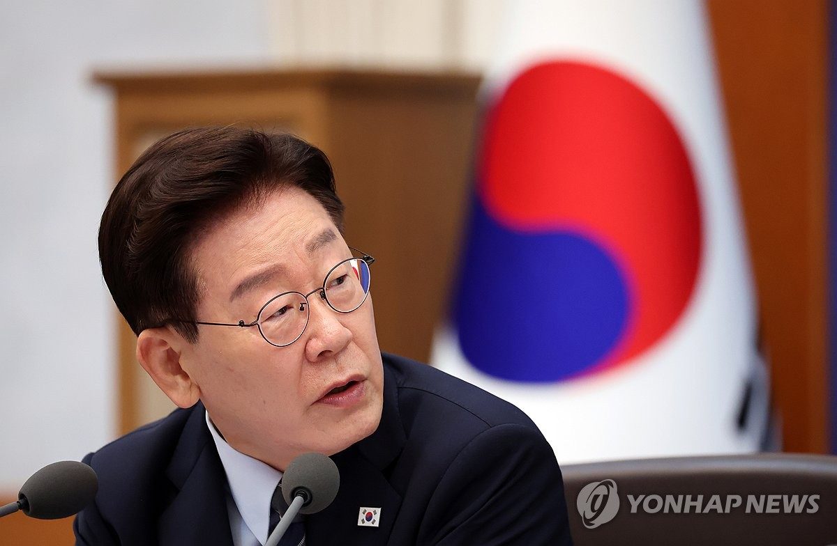 李대통령 지지도 37.4%로 또 최저치…서울·2030 지지율 20%대[리얼미터](종합)