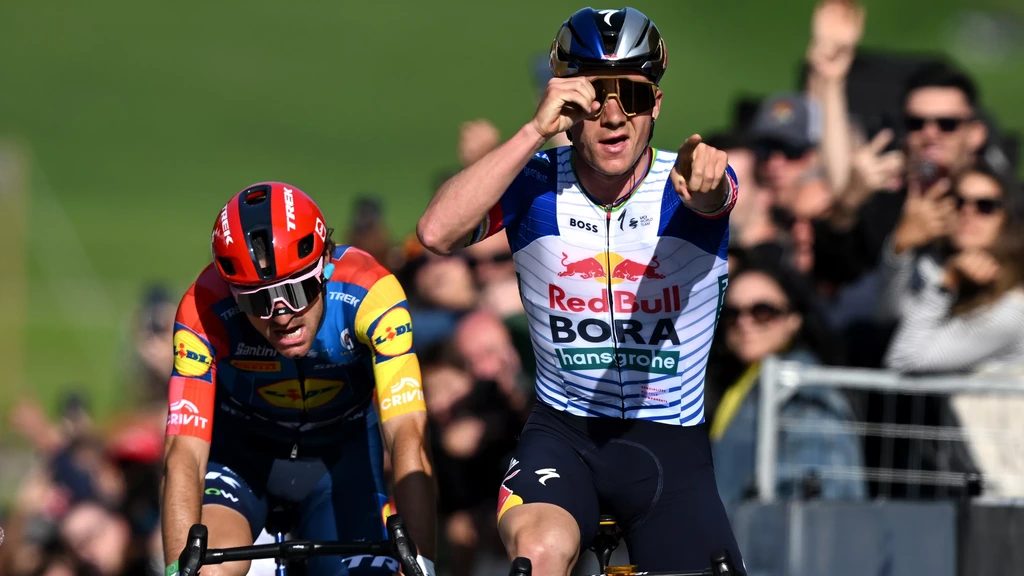 Evenepoel toont vorm richting WK met overwinning in GP Québec