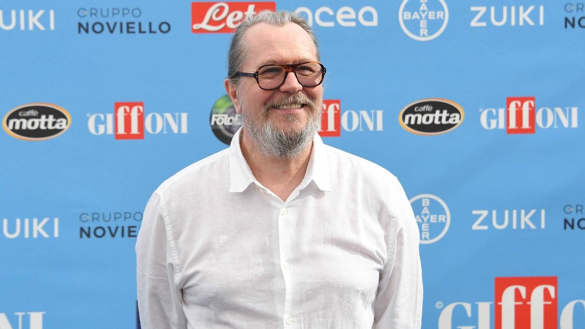 Gary Oldman Pushes Back On Jack Lowden Bond Comments, Saying His Words Were Twisted