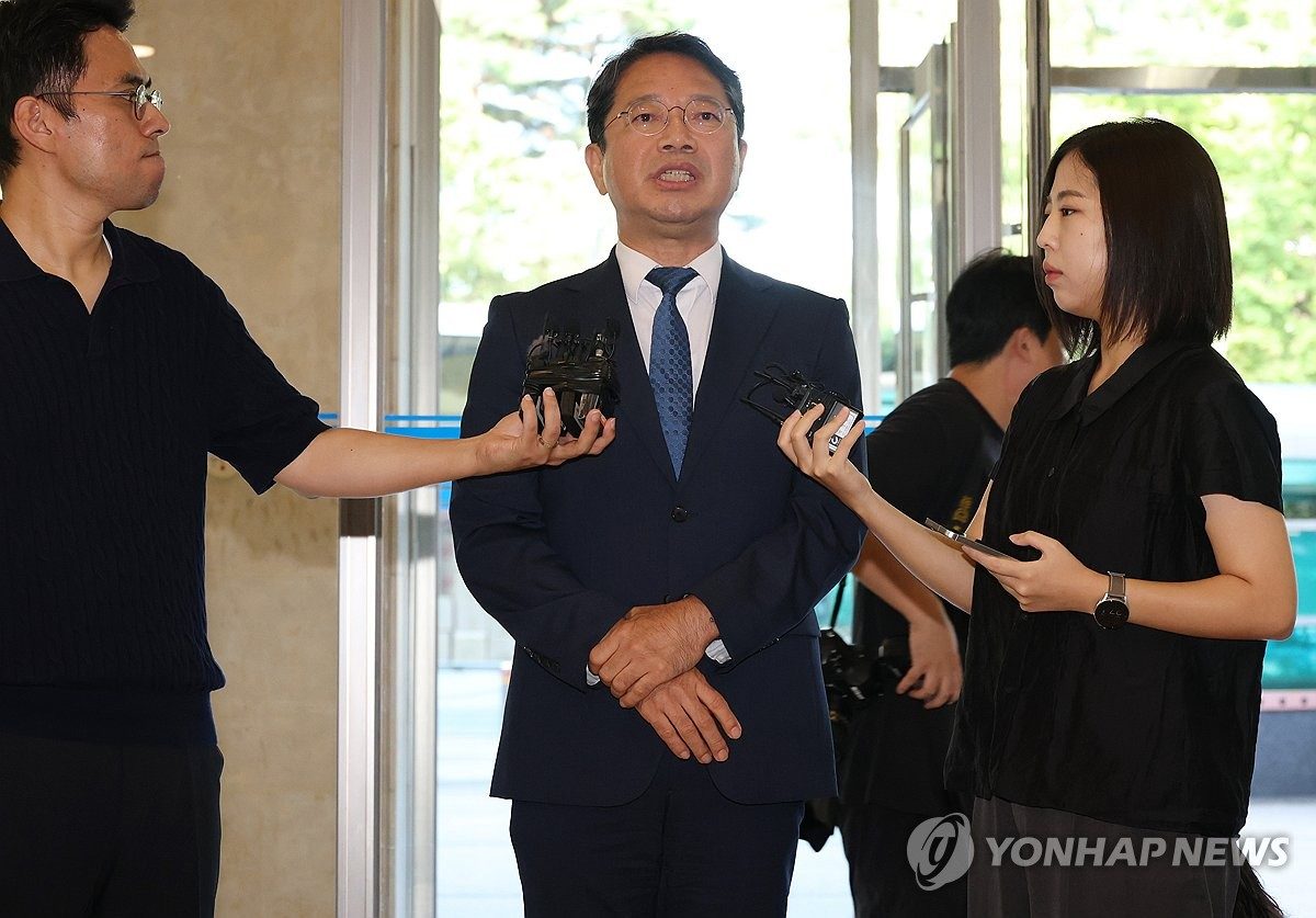 [속보]김승원 "식약처 부정 청탁 한 적 없고, 심사 공정하게 이뤄져"