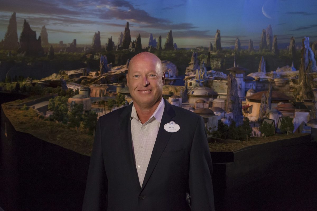 Bob Chapek dispara contra Bob Iger y lo acusa de una «campaña implacable» para forzar su salida de Disney