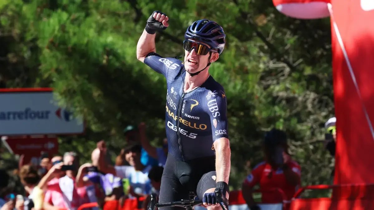 Dunbar reina en Peñas Blancas y Mas seca los ataques de Roglic para seguir líder