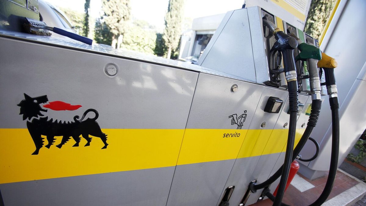 Sale il costo del gasolio, ma l'Eni mette un tetto ai prezzi