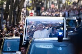 RÉCIT. Visite du pape en France : Élysée, Notre-Dame, Stade de France… Une première journée marathon pour Léon XIV