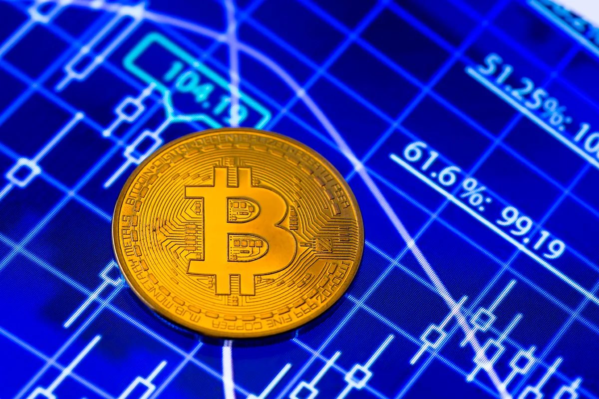 El bitcoin, de la especulación a la estrategia de comprar y mantener