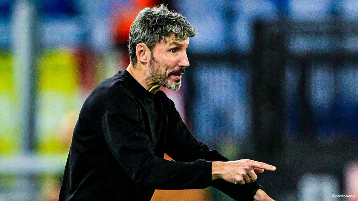 Van Bommel blikt tevreden terug op debuutmatch, maar ziet ook nog werkpunten: "De pijpen waren leeg"