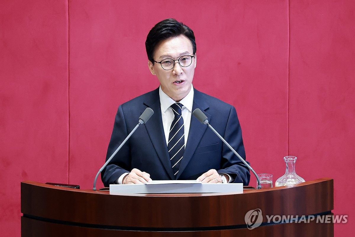 김민석 '개헌' 언급하며 '민생' 강조…野엔 협치 손 내밀어