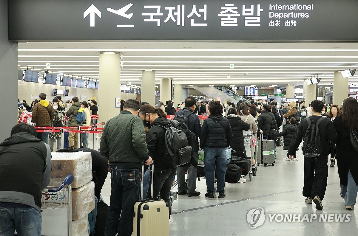 김해공항 긴급여권 발급 1천건 넘어…20대 가장 많아