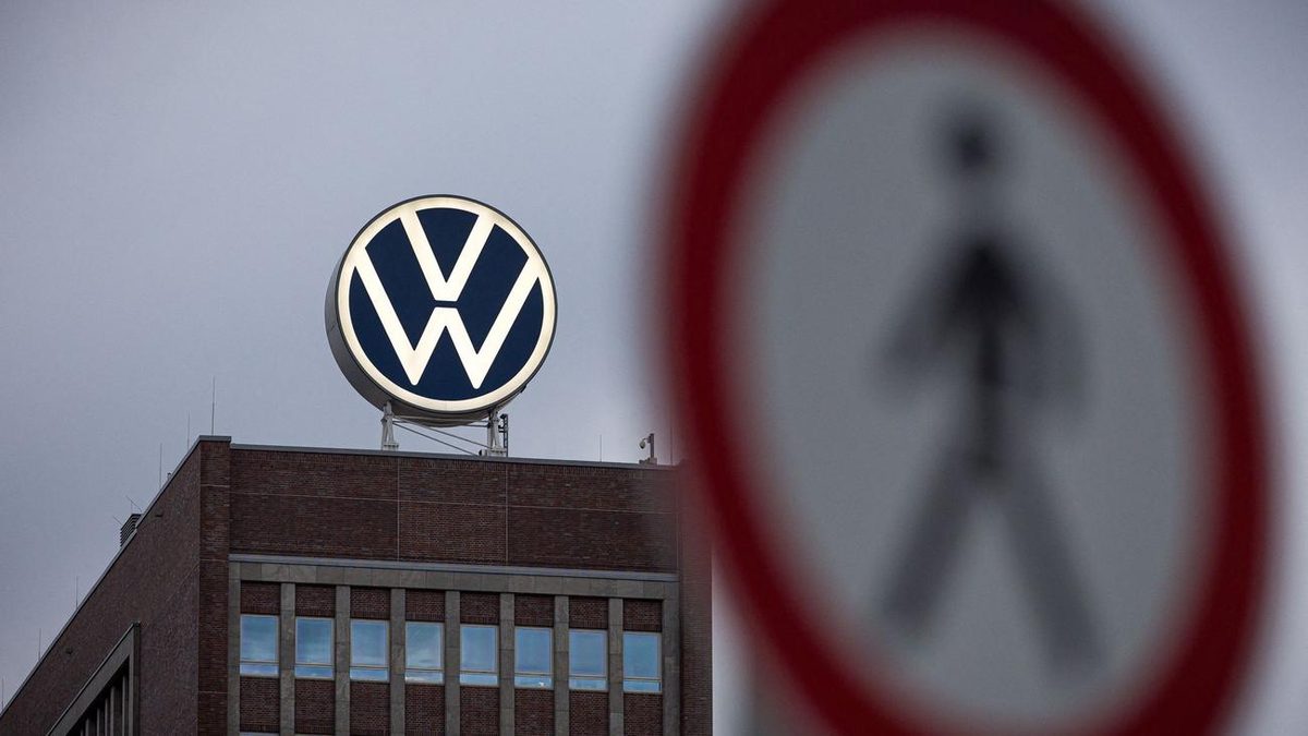 Mit Klausel aus Tarifvertrag: Arbeitnehmer drängen VW-Vorstand zu Gesprächen