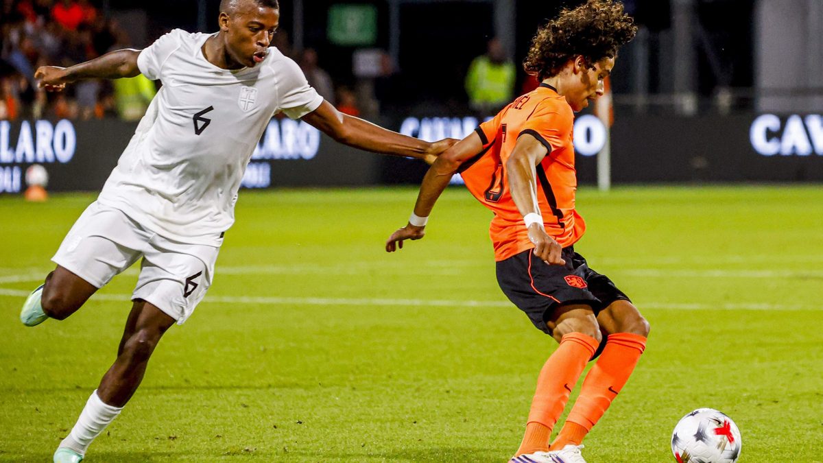 Gjivai Zechiël meldt zich weer bij het grote Oranje na frustrerende avond met Jong Oranje: ’Het is wel een beetje schan…