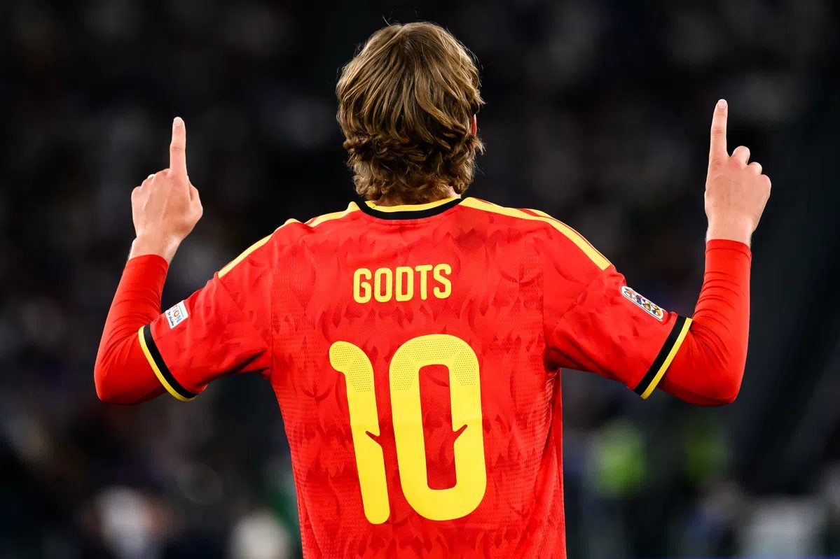 Scorende Godts bezorgt Van Bommel historische debuutzege in Rome
