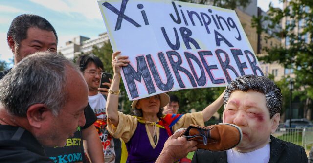 Large Crowds Protest Against Chinese Communism Outside WH During State Dinner for Xi