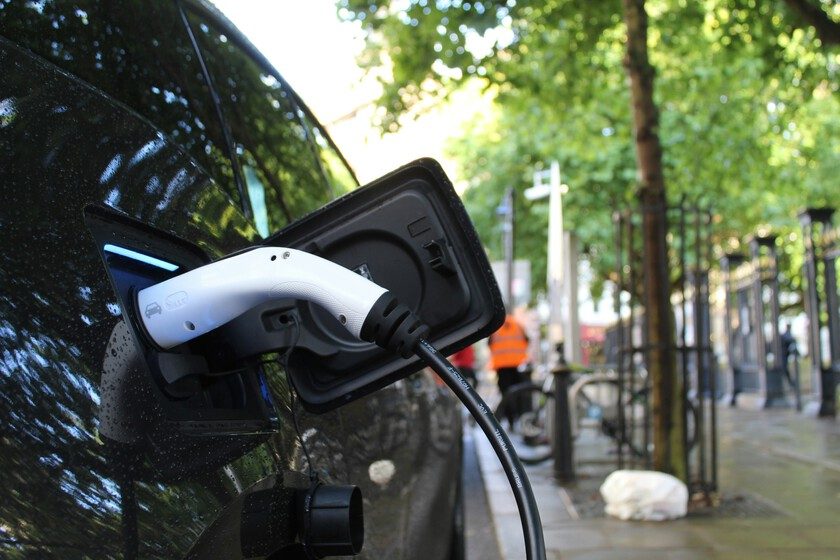 China demuestra que no hace falta cambiar de química para mejorar las baterías de sus coches: llegan las baterías LFP d…