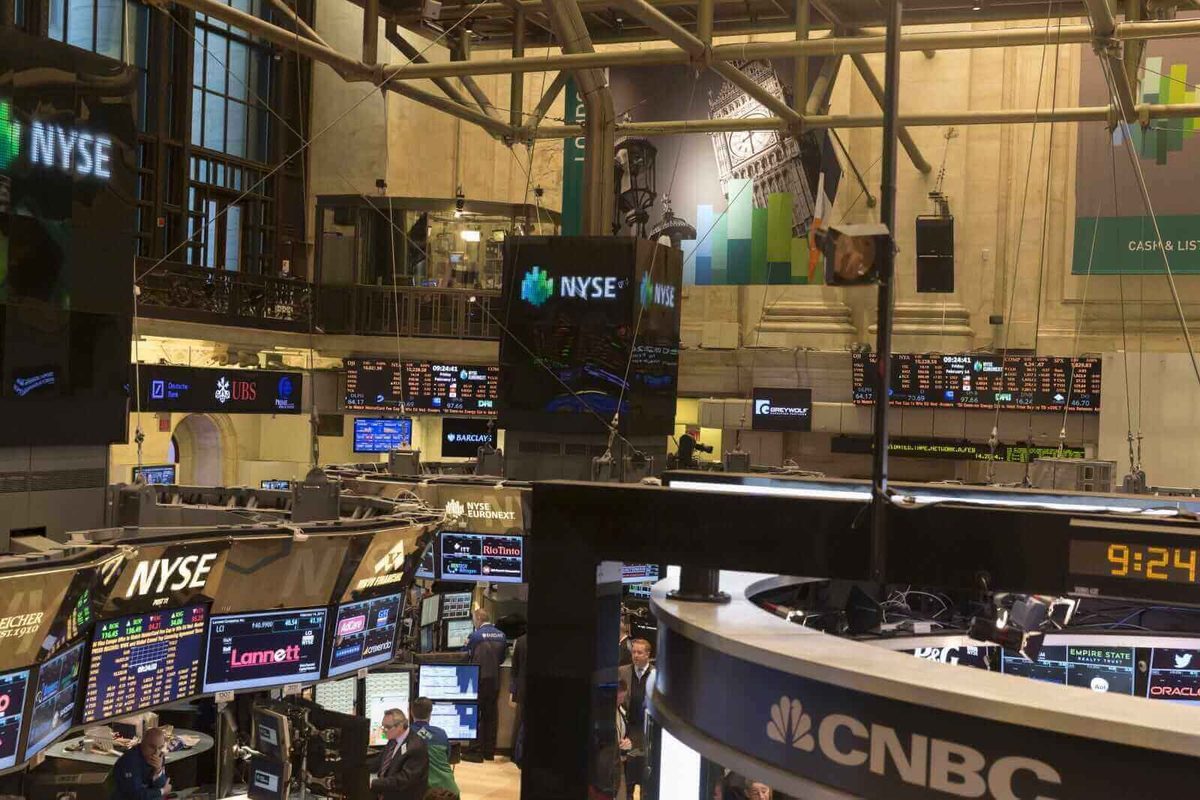 Stocks Slump as Crude Prices Soar and Bond Yields Surge