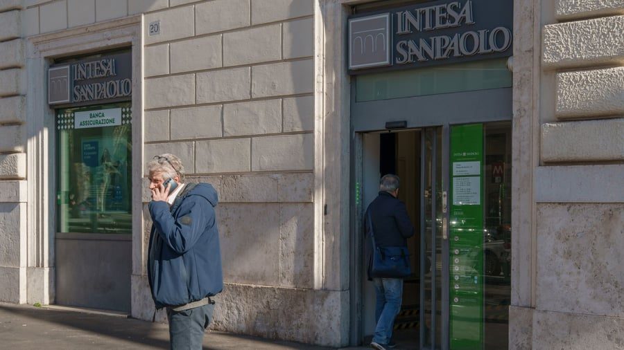 WhatsApp-Nachricht: Bank-Manager fällt auf KI-Fake rein – Betrüger erbeuten 36 Millionen Euro von Intesa-Sanpaolo-Tocht…