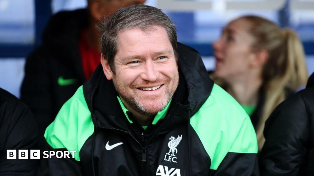 Liverpool unveil memorials for former manager Beard