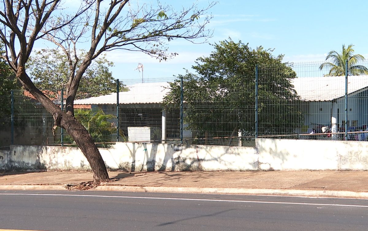Prefeitura é condenada a indenizar jovem acolhida por abrigo que teve larvas na cabeça por omissão de cuidados após cir…