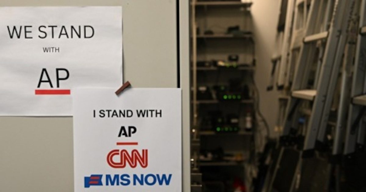La Maison Blanche écarte CNN de la couverture d'un voyage de Donald Trump