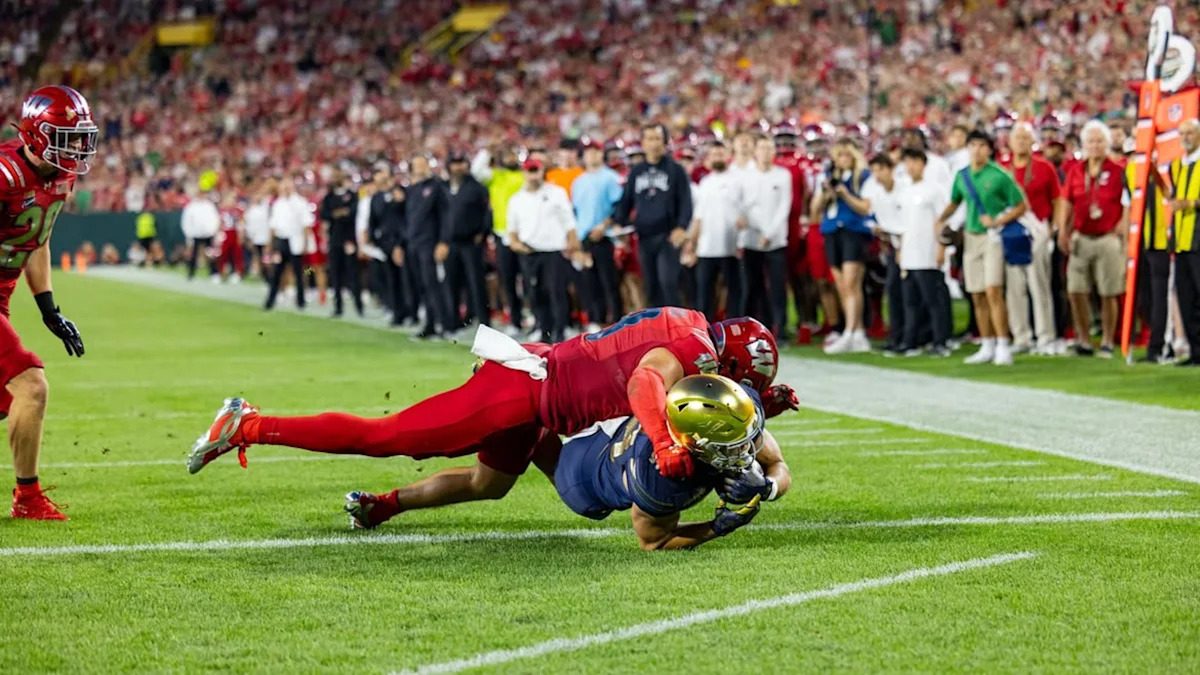 “Playing With the Michigan Rulebook”: Fans Protest Against Officials as Wisconsin Seemingly Robbed Against Notre Dame
