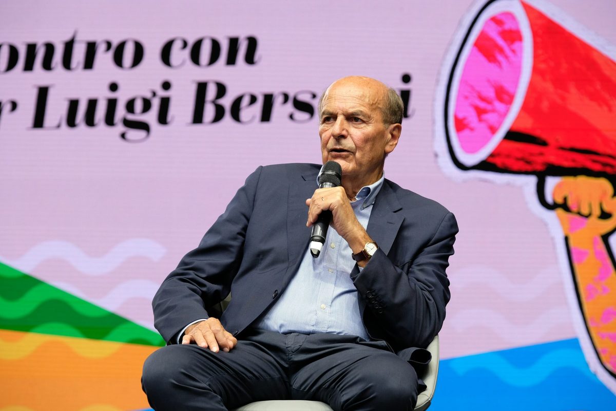Festa del Fatto, Bersani: “Subito un programma con pochi punti, partendo dal no al 5% di riarmo. Con le primarie perdia…